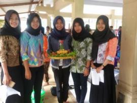 LOMBA TUMPENG DAN POSTER WARNAI HUT RI KE-72