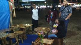 UKM GIRISUKO PAJANG PRODUK DI ALUN-ALUN, KAPOLRES GUNUNGKIDUL BERI APRESIASI