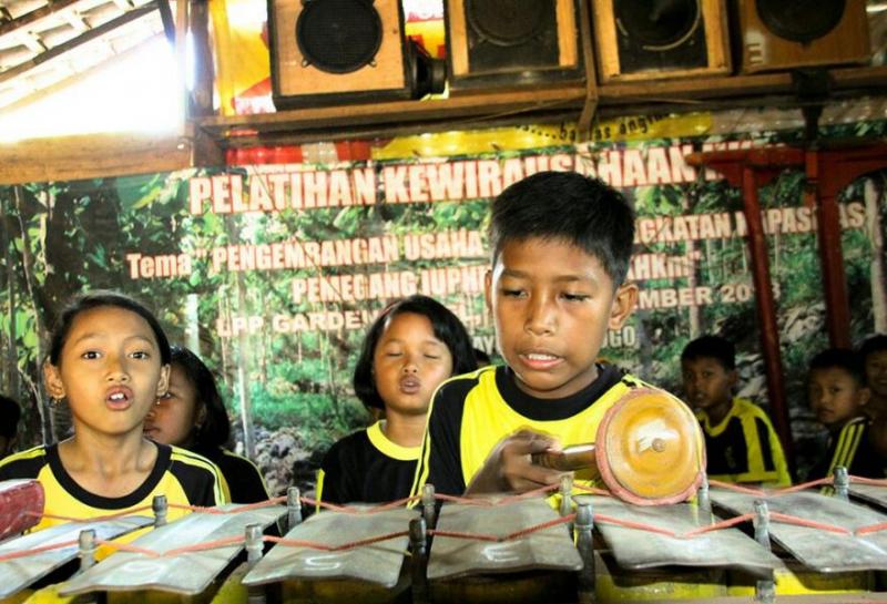 PELESTARIAN BUDAYA DAERAH - Website Girisuko